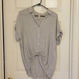 Evereve grey and white top